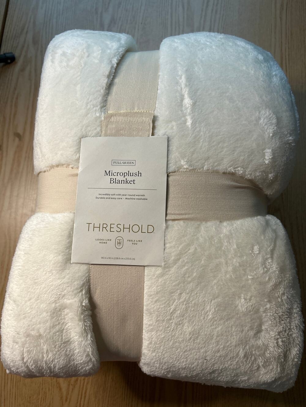 New Threshold Microplush White Fleece Throw Blanket Full/Queen size 90"x92”
